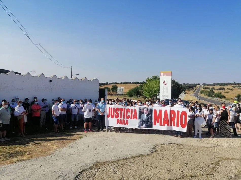 Foto 3 - M&aacute;s de 700 personas piden &lsquo;Justicia para Mario&rsquo; en Vecinos