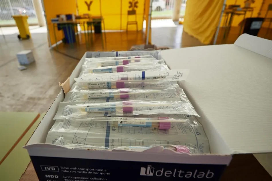 Material dispuesto para realizar PCR de diagnóstico de Covid-19. Foto: EP