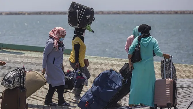 Sanidad afirma que los brotes asociados a temporeros están en vías de control pero no descarta...