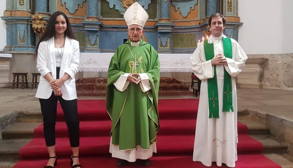 La Parroquia de Gallegos acoge la confirmación de una joven  