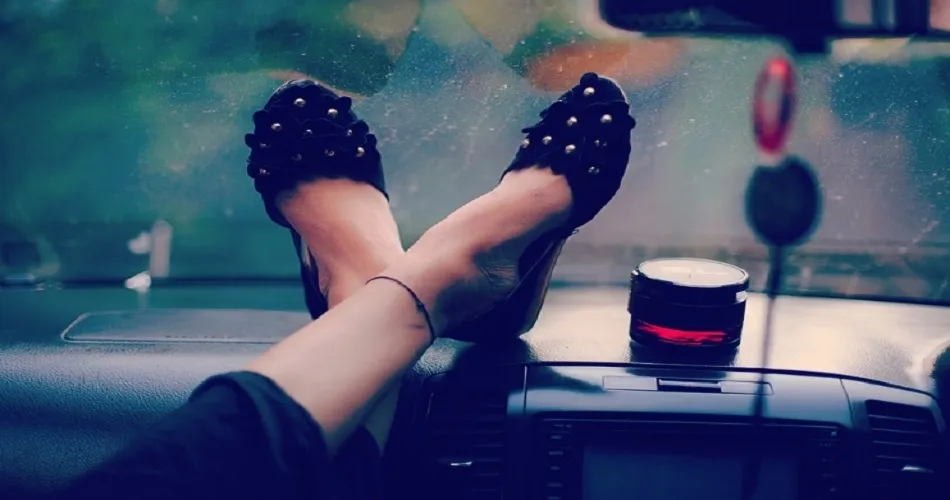 Por qué unos zapatos planos son la base de cualquier fondo de armario