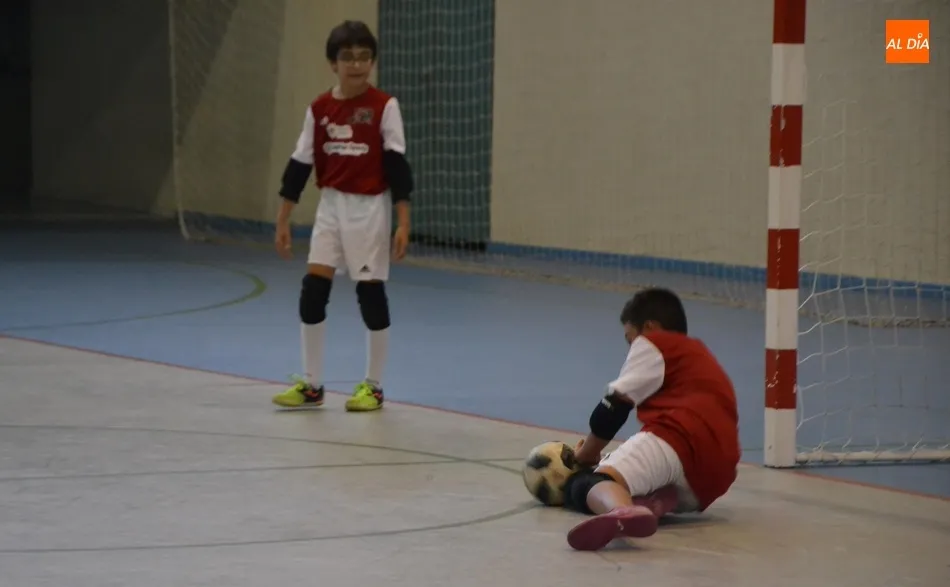 Foto 2 - El novedoso Campus de F&uacute;tbol Sala de Jos&eacute; Ruiz re&uacute;ne a una veintena de ni&ntilde;os y j&oacute;venes  