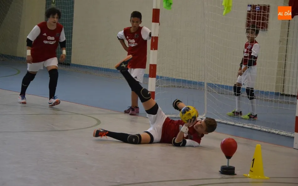 Foto 3 - El novedoso Campus de F&uacute;tbol Sala de Jos&eacute; Ruiz re&uacute;ne a una veintena de ni&ntilde;os y j&oacute;venes  
