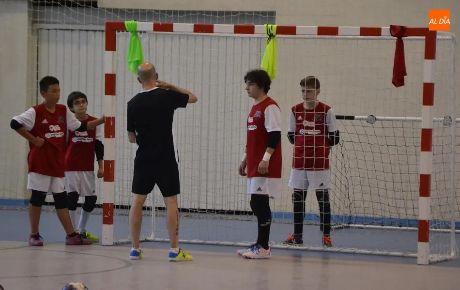 Foto 9 - El novedoso Campus de F&uacute;tbol Sala de Jos&eacute; Ruiz re&uacute;ne a una veintena de ni&ntilde;os y j&oacute;venes  