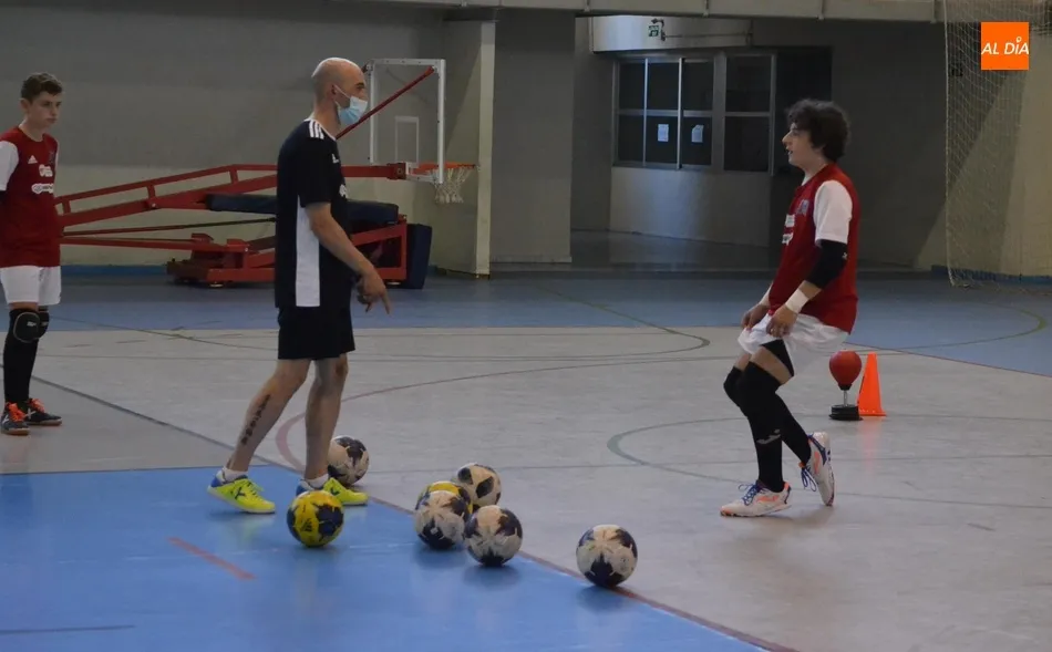 Foto 8 - El novedoso Campus de F&uacute;tbol Sala de Jos&eacute; Ruiz re&uacute;ne a una veintena de ni&ntilde;os y j&oacute;venes  