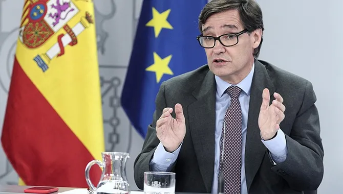 El ministro de Sanidad, Salvador Illa, comparece en rueda de prensa posterior al Consejo de ministros celebrado en Moncloa