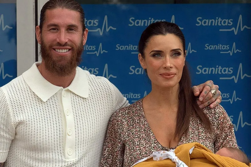 Sergio Ramos y Pilar Rubio presentan a Máximo Adriano