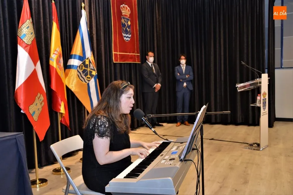 Foto 3 - Santa Marta de Tormes reconoce el trabajo de personas y empresas del municipio durante el estado de ...