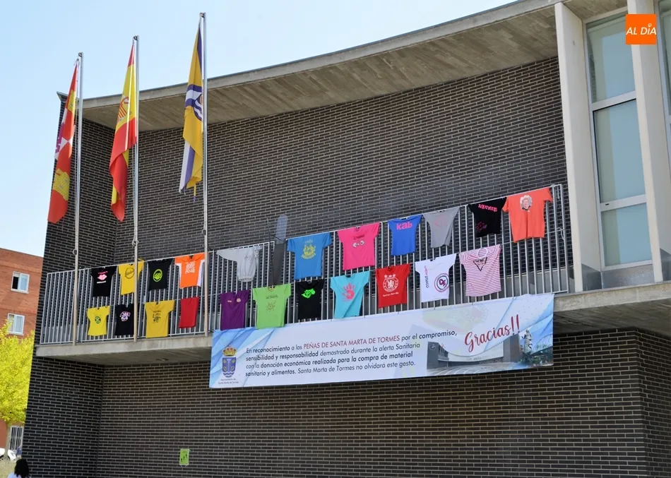 Foto 5 - Homenaje a las pe&ntilde;as de Santa Marta por su compromiso y responsabilidad durante la alerta sanitaria