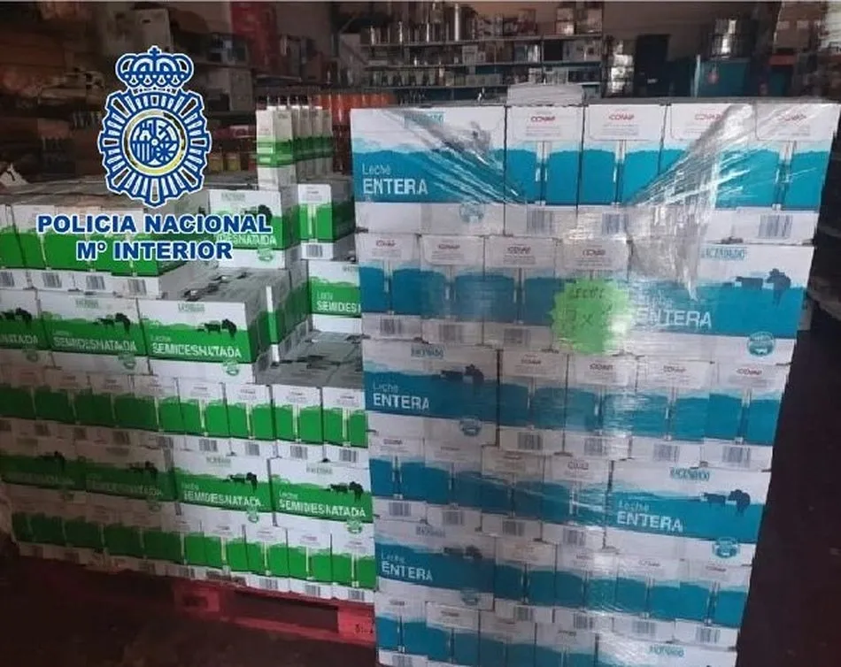 Detenidos por intentar vender cerca de mil bricks de leche que había sido donada a la Cruz Roja