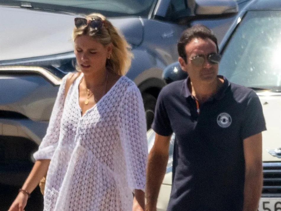 Foto 2 - Enrique Ponce y Ana Soria ya no esconden su amor