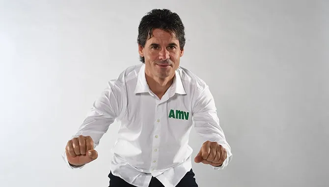 El expiloto Aléx Crivillé pone en marcha la campaña “la carretera no es un circuito