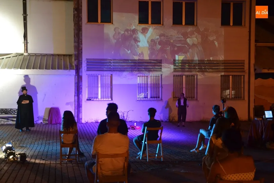 Foto 11 - Los Malditos vuelven a la vida en el IES Tierra dentro del ciclo de Teatro Escondido  