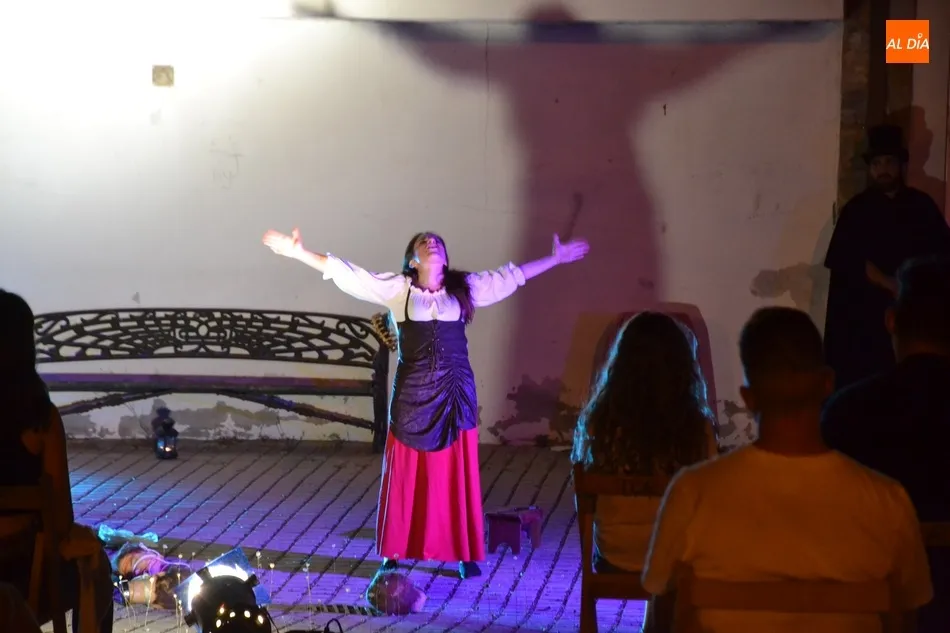 Foto 4 - Los Malditos vuelven a la vida en el IES Tierra dentro del ciclo de Teatro Escondido  