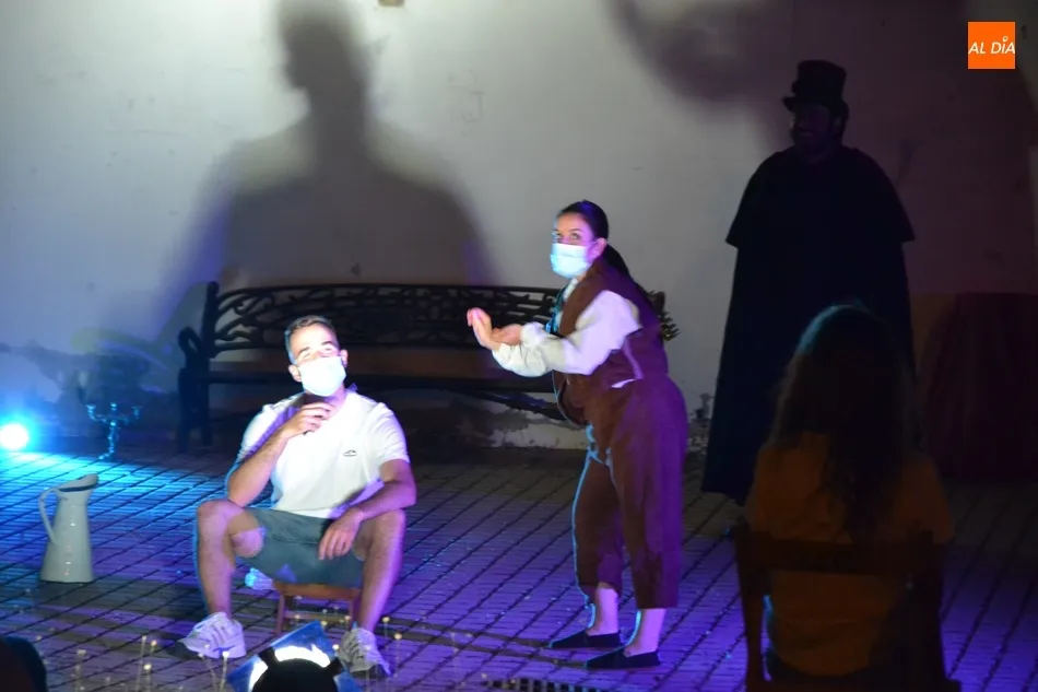 Foto 6 - Los Malditos vuelven a la vida en el IES Tierra dentro del ciclo de Teatro Escondido  