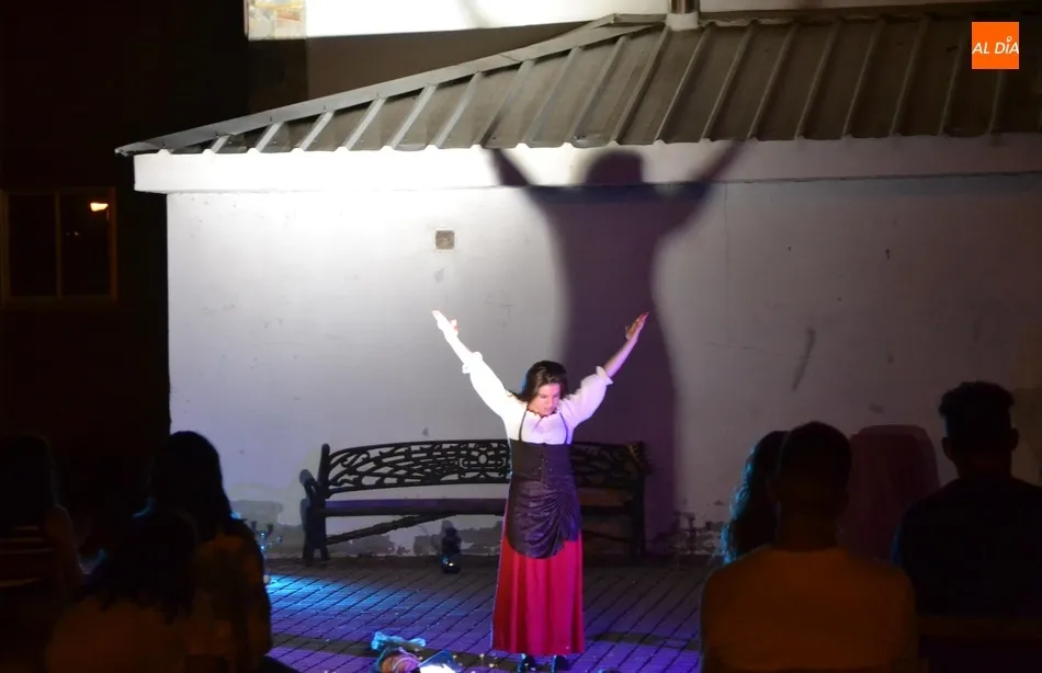 Foto 3 - Los Malditos vuelven a la vida en el IES Tierra dentro del ciclo de Teatro Escondido  