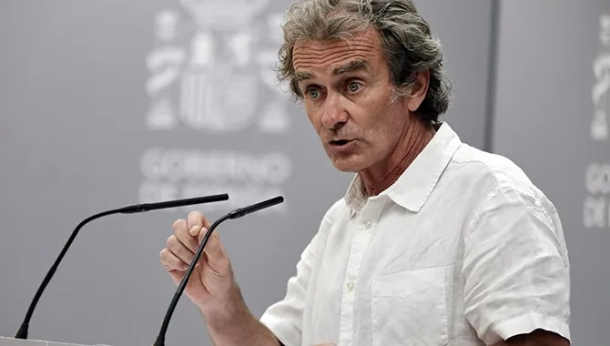 El director del Centro de Coordinación de Alertas y Emergencias Sanitarias (CCAES), Fernando Simón, durante una rueda de prensa para informar de la evolución de la COVID-19