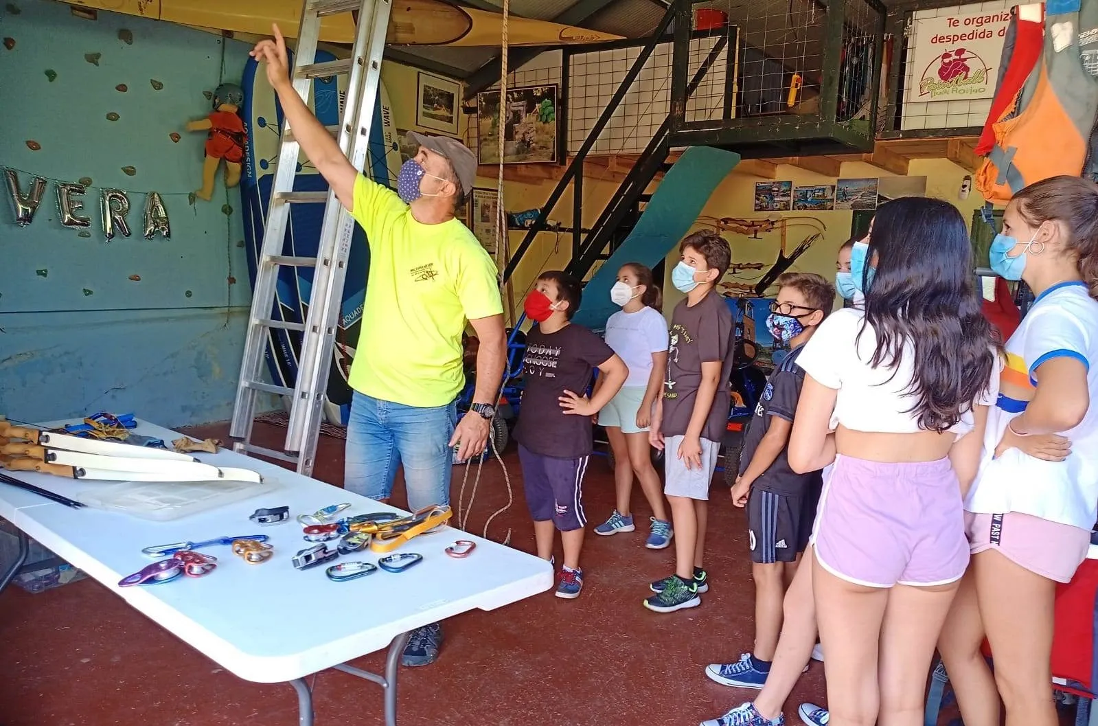 Foto 11 - Los j&oacute;venes prueban el roc&oacute;dromo y el tiro con arco dentro del &lsquo;Verano Joven&rsquo;  