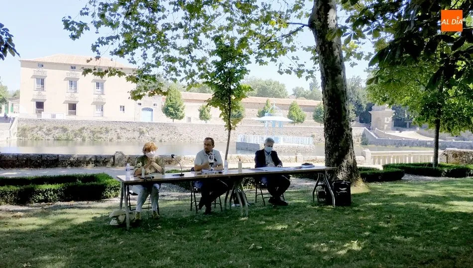 De i. a d. Elena Martín, alcaldesa de Béjar, Gumersindo Bueno, director gral de Patrimonio y José Carlos Sanz, aruitecto