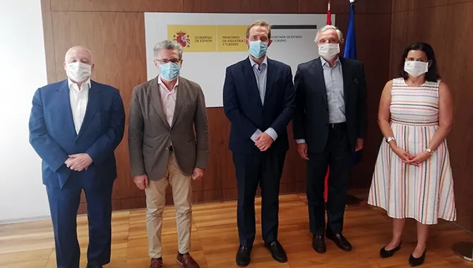 Imagen de la reunión entre la Secretaría de Estado de Turismo y la Confederación Española de Agencias de Viajes