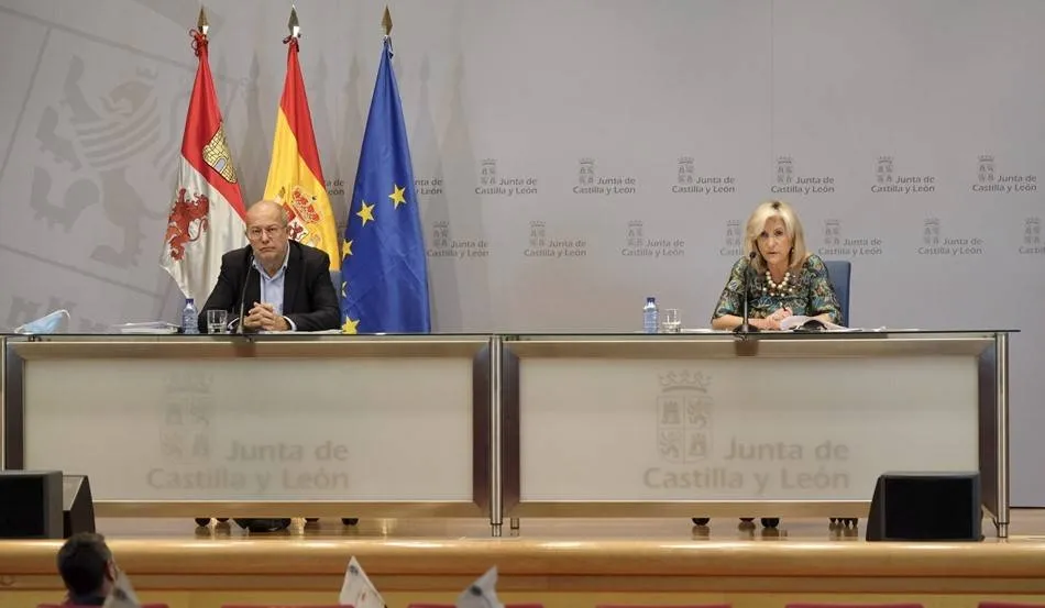 El cierre de la hostelería a las 2.00 horas entra en vigor de forma repentina en pleno fin de...