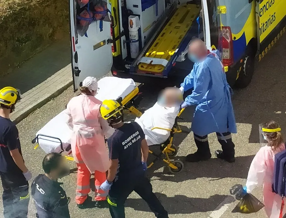 Foto 3 - La preocupaci&oacute;n de un Polic&iacute;a Nacional de B&eacute;jar salva la vida de un anciano