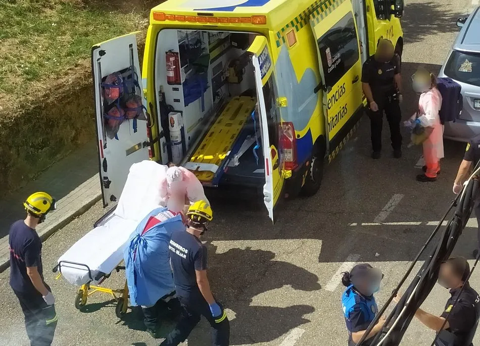 Foto 2 - La preocupaci&oacute;n de un Polic&iacute;a Nacional de B&eacute;jar salva la vida de un anciano