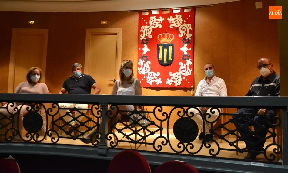 Foto 10 - El hombre prehist&oacute;rico propicia la &lsquo;vuelta a la vida&rsquo; del Teatro Nuevo tras el estado de...