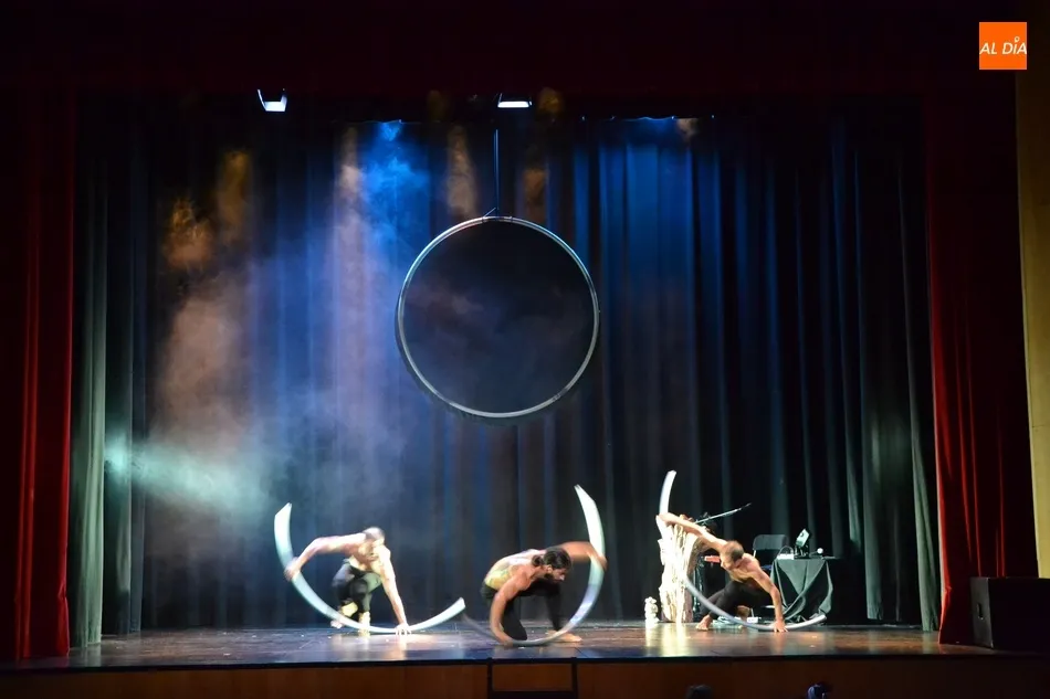 Foto 2 - El hombre prehist&oacute;rico propicia la &lsquo;vuelta a la vida&rsquo; del Teatro Nuevo tras el estado de...