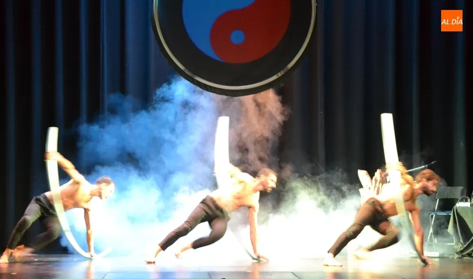 Foto 6 - El hombre prehist&oacute;rico propicia la &lsquo;vuelta a la vida&rsquo; del Teatro Nuevo tras el estado de...