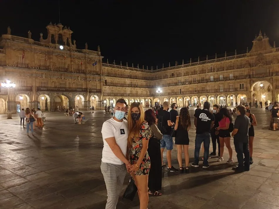 Foto 7 - El p&uacute;blico salmantino protesta ante el nuevo horario de cierre del ocio nocturno