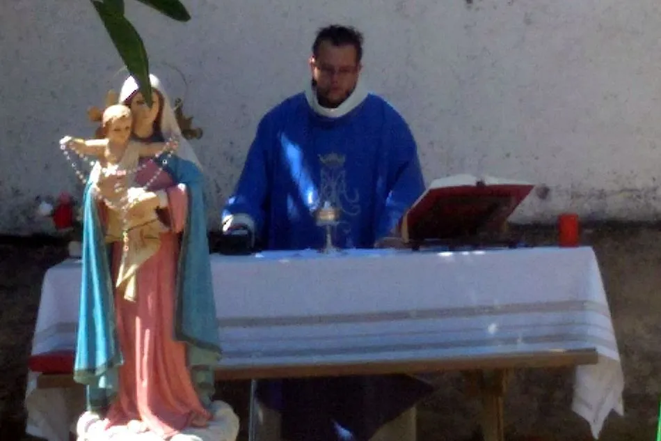 Foto 2 - Los vecinos de Cerezal de Pe&ntilde;ahorcada celebran sus fiestas de verano con una misa al aire libre  
