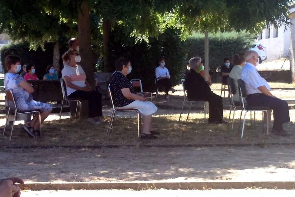 Foto 3 - Los vecinos de Cerezal de Pe&ntilde;ahorcada celebran sus fiestas de verano con una misa al aire libre  