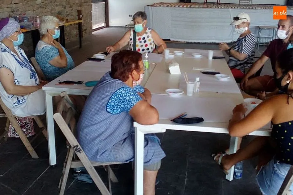 Foto 3 - Trabanca acoge un taller de pintura a trav&eacute;s del programa Provincia Universitaria