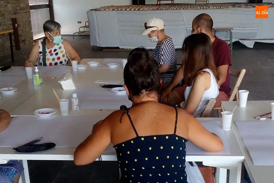 Foto 5 - Trabanca acoge un taller de pintura a trav&eacute;s del programa Provincia Universitaria