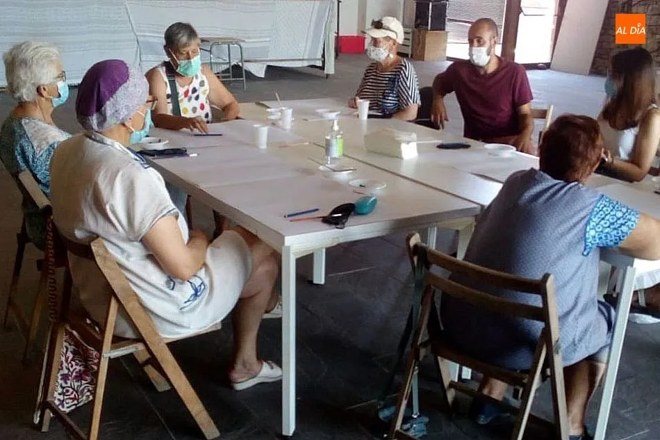 Foto 4 - Trabanca acoge un taller de pintura a trav&eacute;s del programa Provincia Universitaria