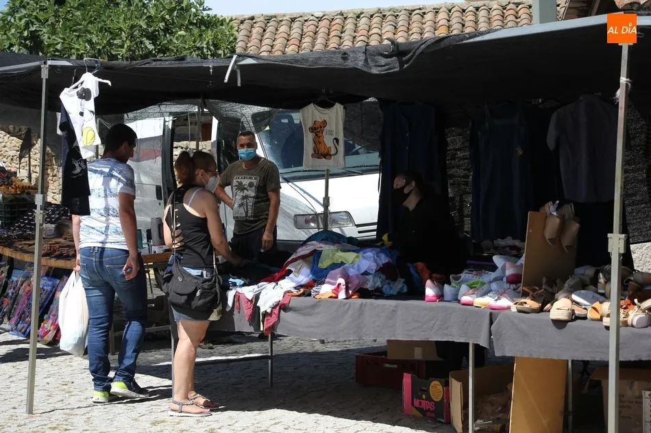 Foto 9 - El mercadillo portugu&eacute;s de Trabanca comienza agosto con una excelente afluencia de puestos de...