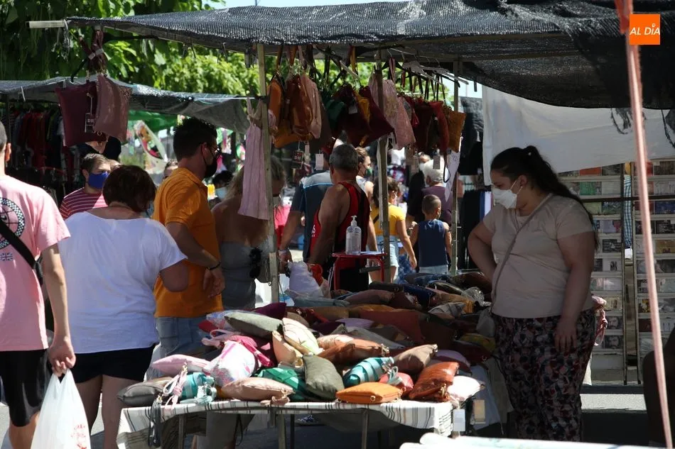 Foto 8 - El mercadillo portugu&eacute;s de Trabanca comienza agosto con una excelente afluencia de puestos de...