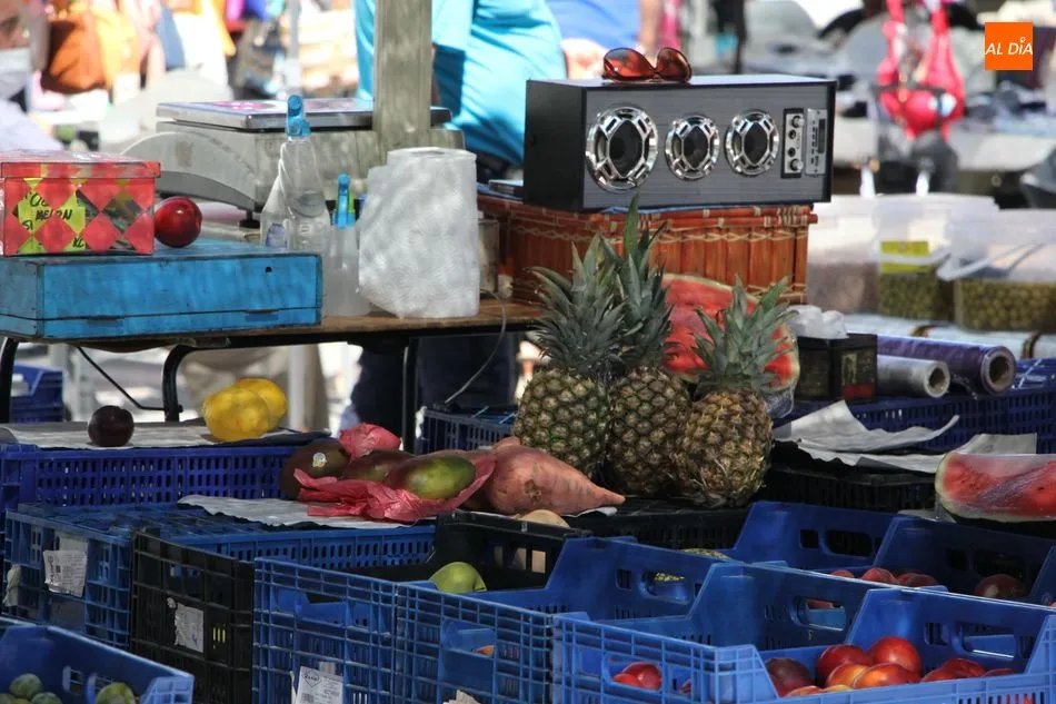 Foto 7 - El mercadillo portugu&eacute;s de Trabanca comienza agosto con una excelente afluencia de puestos de...