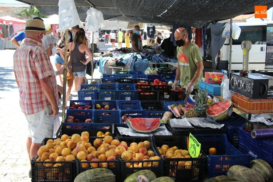 Foto 5 - El mercadillo portugu&eacute;s de Trabanca comienza agosto con una excelente afluencia de puestos de...