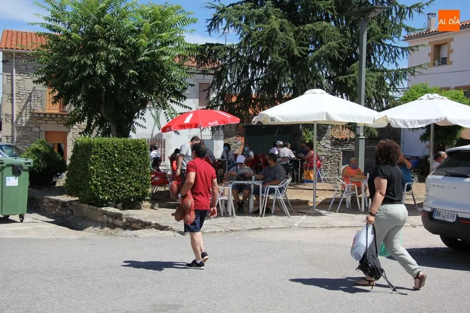 Foto 2 - El mercadillo portugu&eacute;s de Trabanca comienza agosto con una excelente afluencia de puestos de...