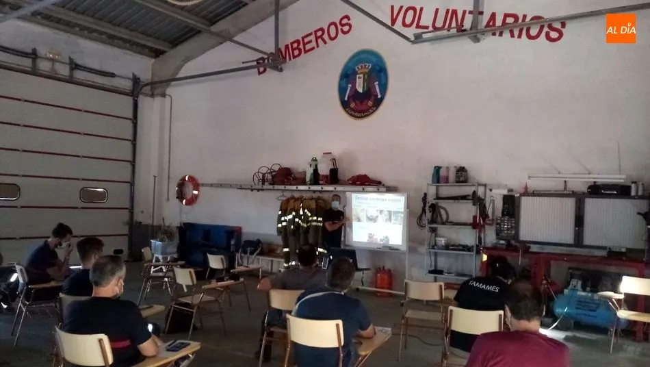 Foto 3 - Bomberos de la provincia se preparan para actuar contra la avispa asi&aacute;tica