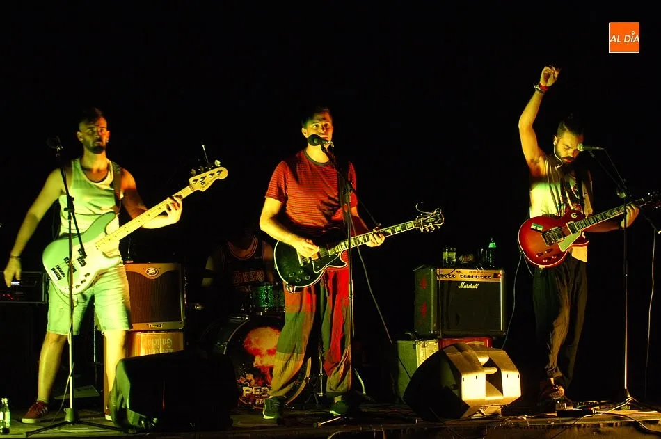 Devoción en El Paraje por los clásicos de Extremoduro gracias a Pedrá  