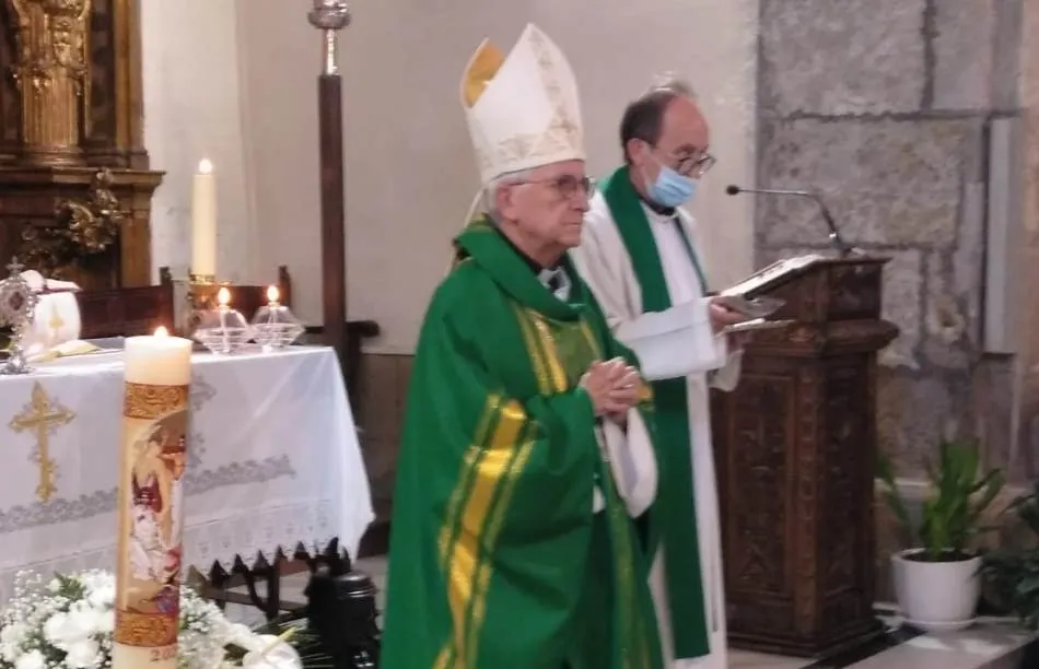Foto 4 - Nueve j&oacute;venes y dos adultos se confirman en la Parroquia de San Andr&eacute;s  
