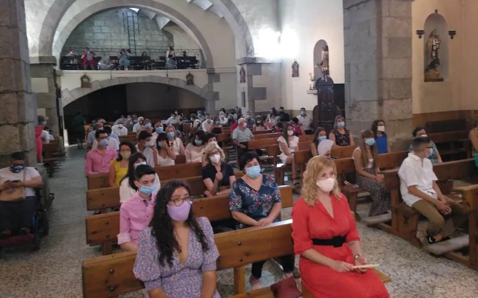 Foto 3 - Nueve j&oacute;venes y dos adultos se confirman en la Parroquia de San Andr&eacute;s  