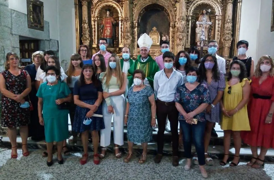 Foto 5 - Nueve j&oacute;venes y dos adultos se confirman en la Parroquia de San Andr&eacute;s  