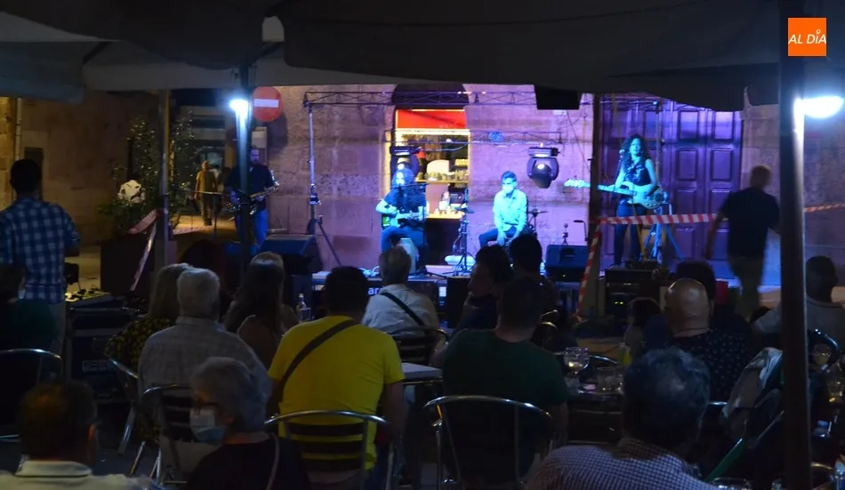 Terrazas llenas en el estreno con Sergio Cardoso del ciclo de amenización  