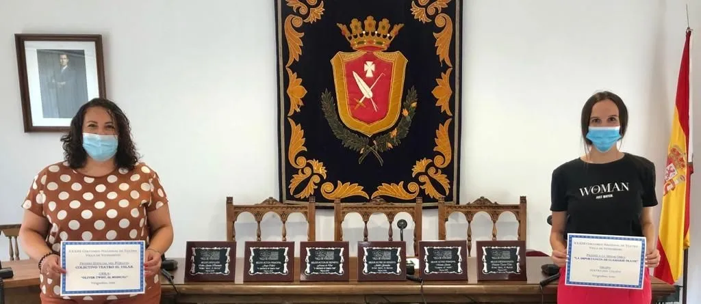 Raquel Bernal (i) y Victoria Rodríguez durante el acto de difusión de los premios 2020