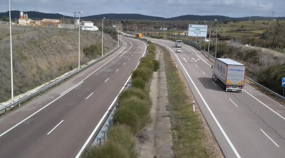 La salida de vía de una furgoneta en la A-62 deja 2 heridos graves y 7 leves  