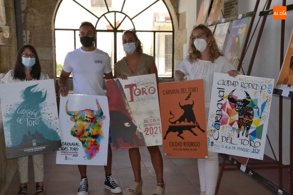 De izquierda a derecha, los carteles con los números 17, 13, 3, 4 y 9